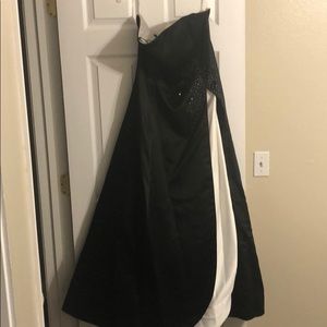 Beautiful gown, worn once.